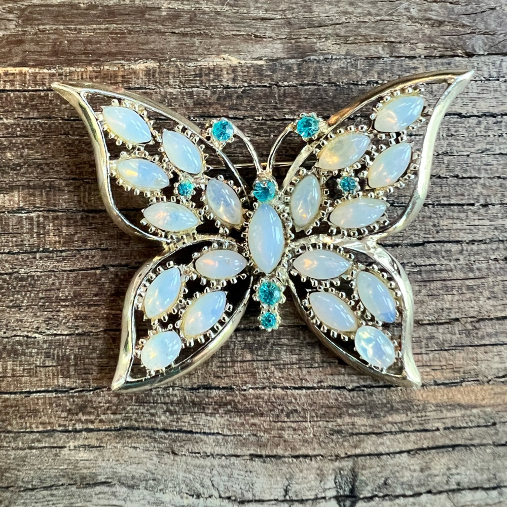 Brooch Pin Silvertone Butterfly Blue and white Costume Jewelry